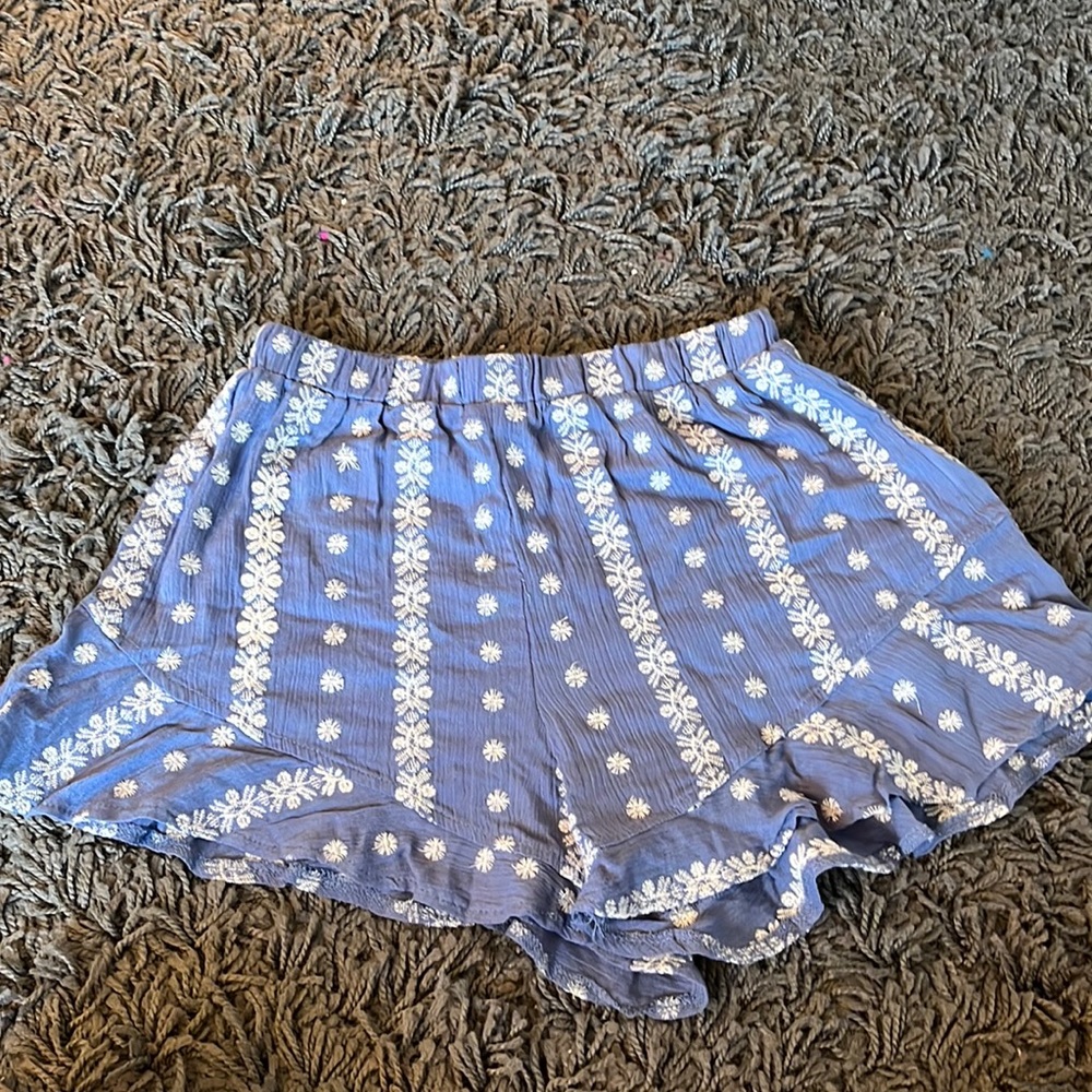 Mint Vanilla, LF printed shorts. Womens size 8.